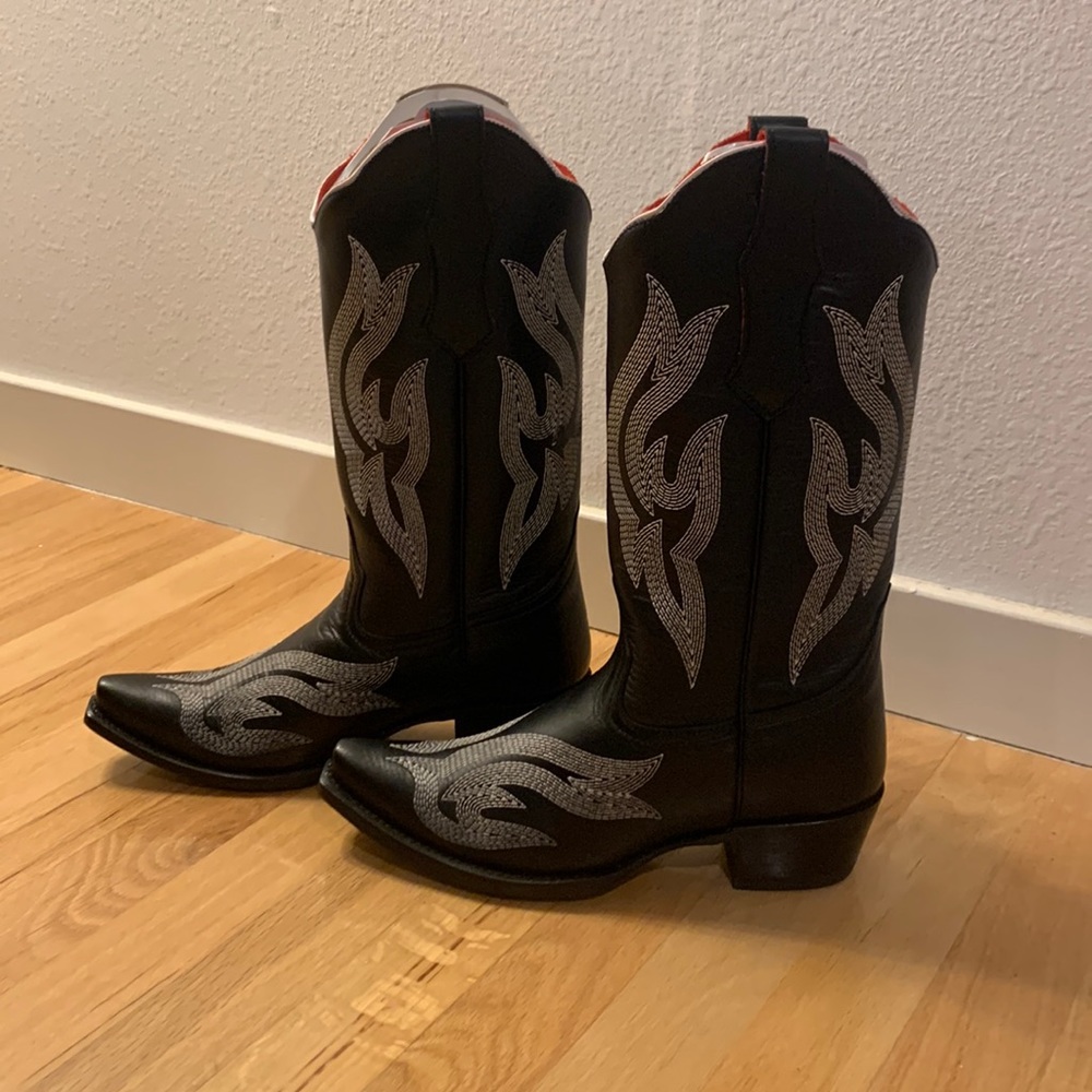 * NEW, NEVER WORN* Planet Cowboy— Lines on the Highway